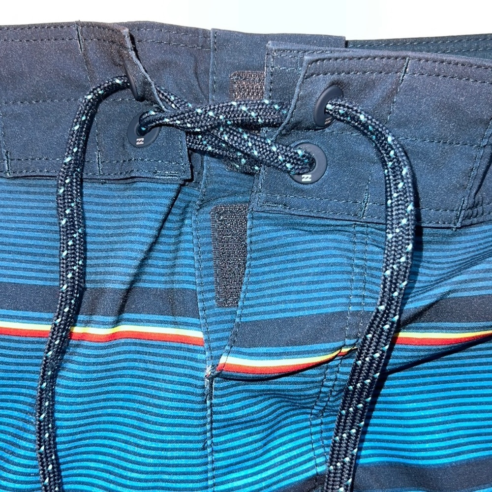 Multi Stripe Billabong Board Shorts with Side Pocket Size 32 - Picture 3 of 6